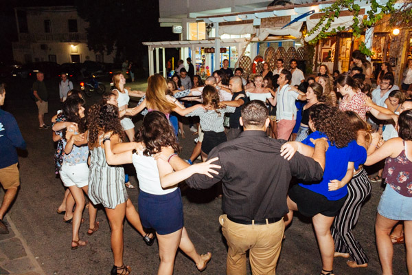 This-is-what-happens-when-Greeks-need-to-dance,-no-matter-what!
